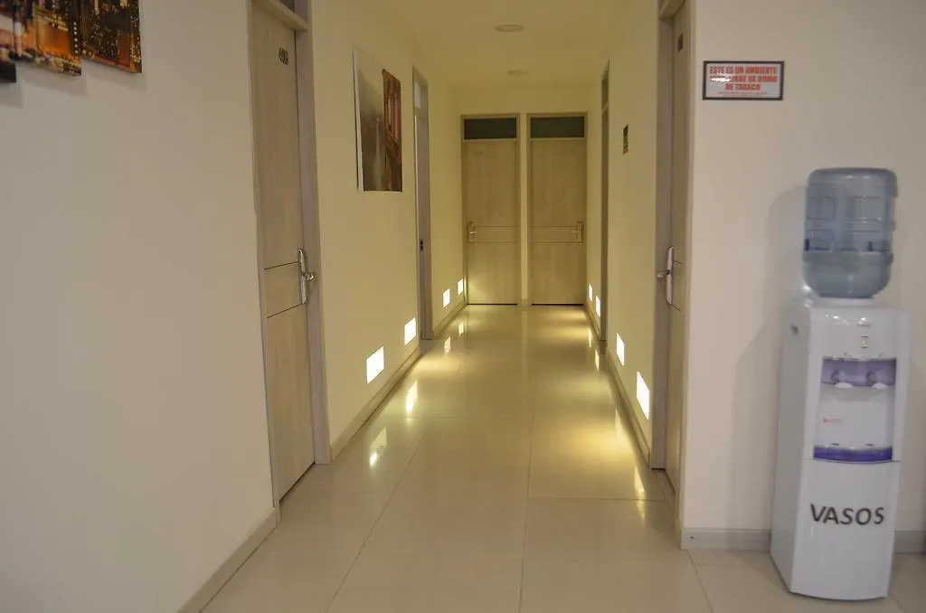 Econohotel Bogotá 3*,